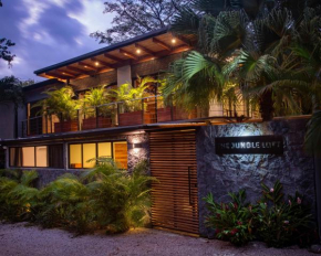 The Jungle Loft, 7 min Walk to Guiones beach + Jacuzzi